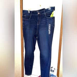 Maurices ever flex jean NWT